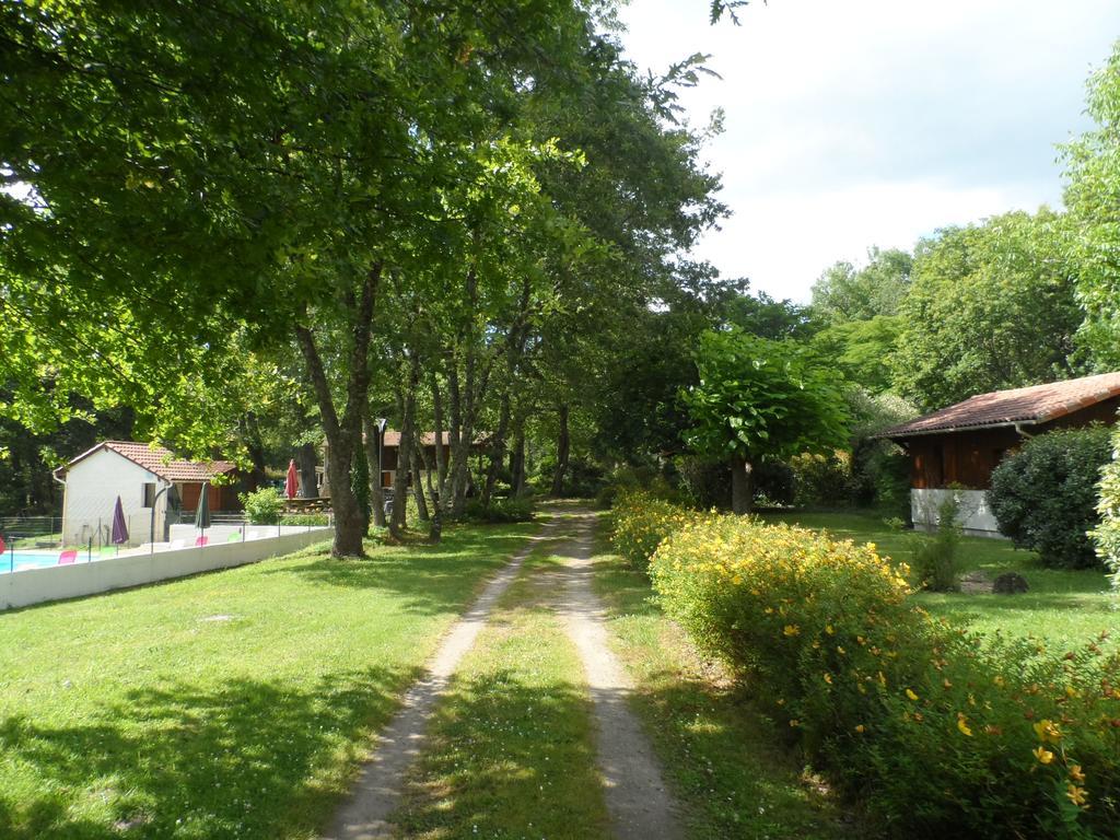 Les Chalets Du Gelat, Nature Et Calme Noaillan Экстерьер фото